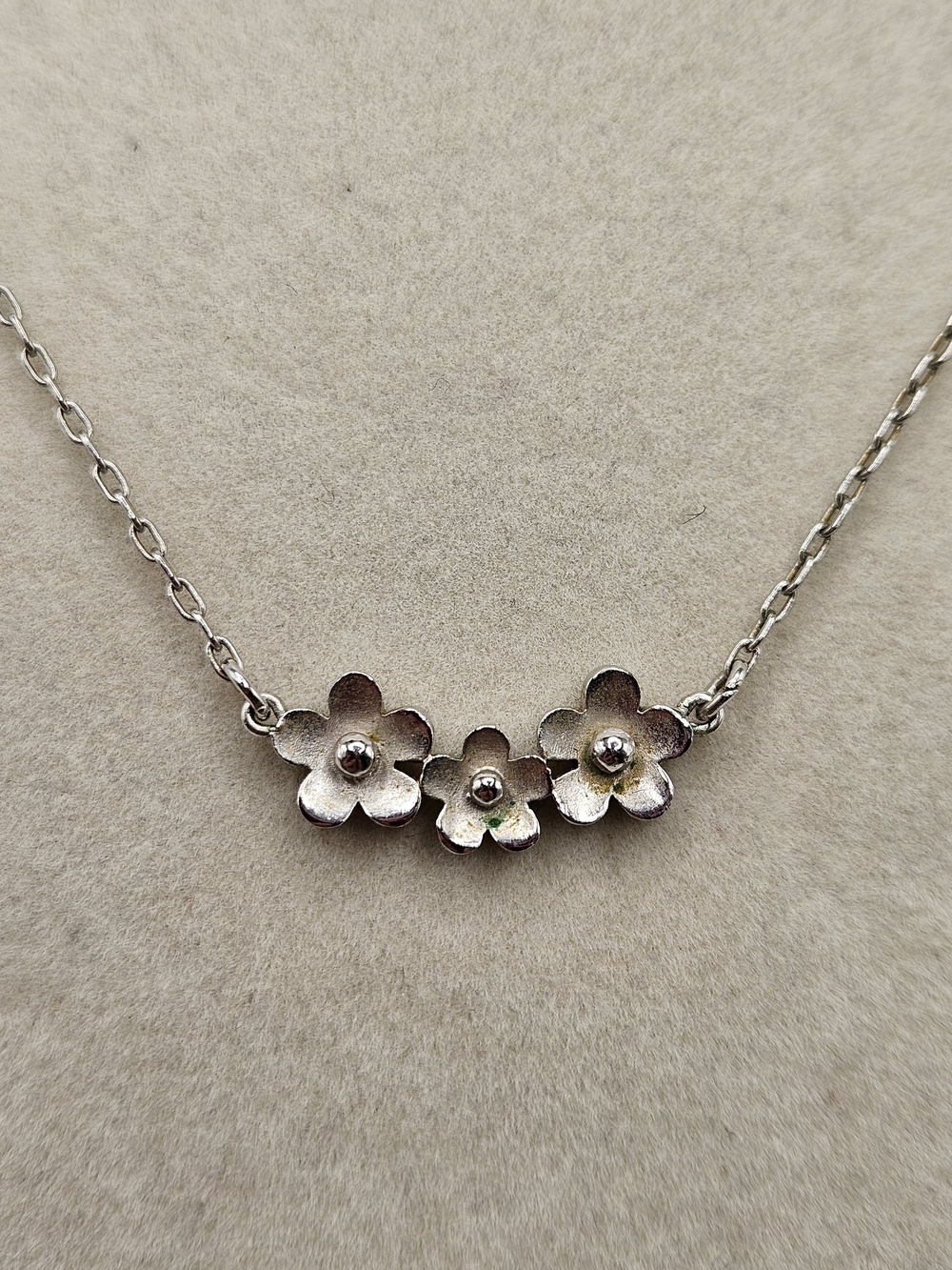 VINTAGE Accents by Hallmark Cards Dainty Silver Tone Triple Flower Necklace